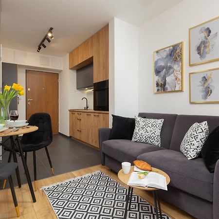 Warsaw Praga Kokoryczki Apartments With Parking By Noclegi Renters Kültér fotó
