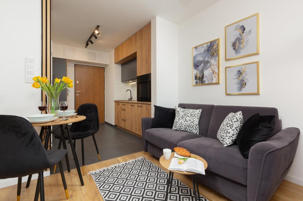 Warsaw Praga Kokoryczki Apartments With Parking By Noclegi Renters Kültér fotó